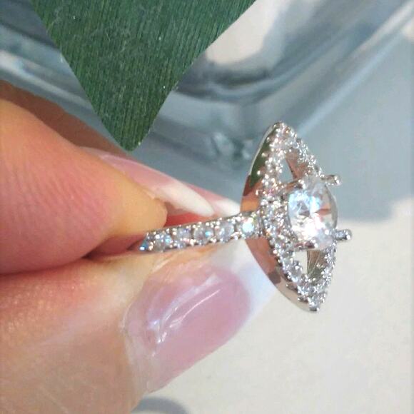 Solitaire Ring Sz 7 Cocktail Silver 925 Simulated REALISTIC DIAMOND Contemporary - Picture 9 of 10